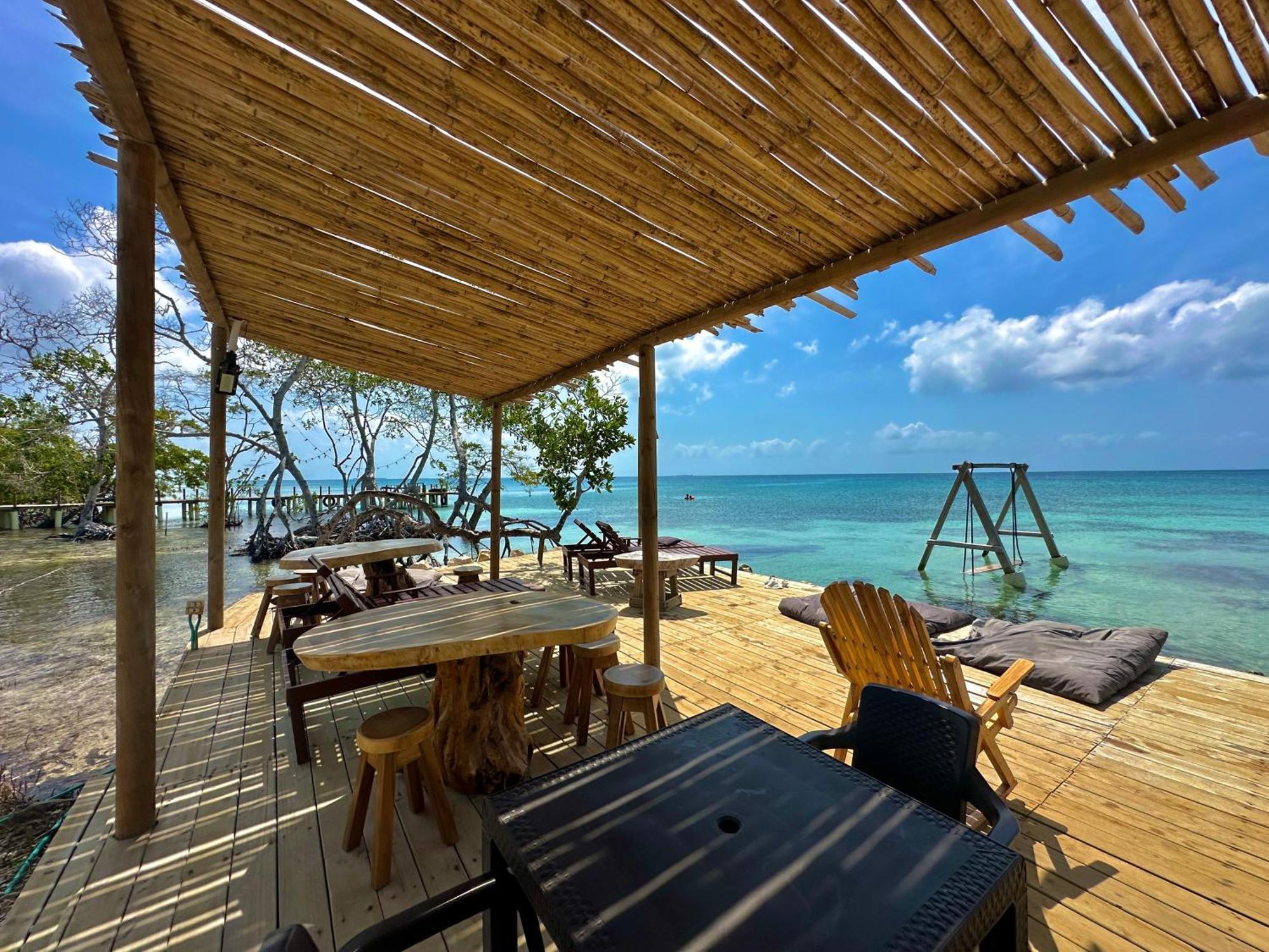 Medusa Hostel Isla Tintipan Tintipan Island Exterior photo