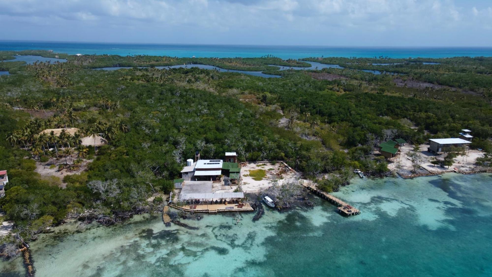 Medusa Hostel Isla Tintipan Tintipan Island Exterior photo